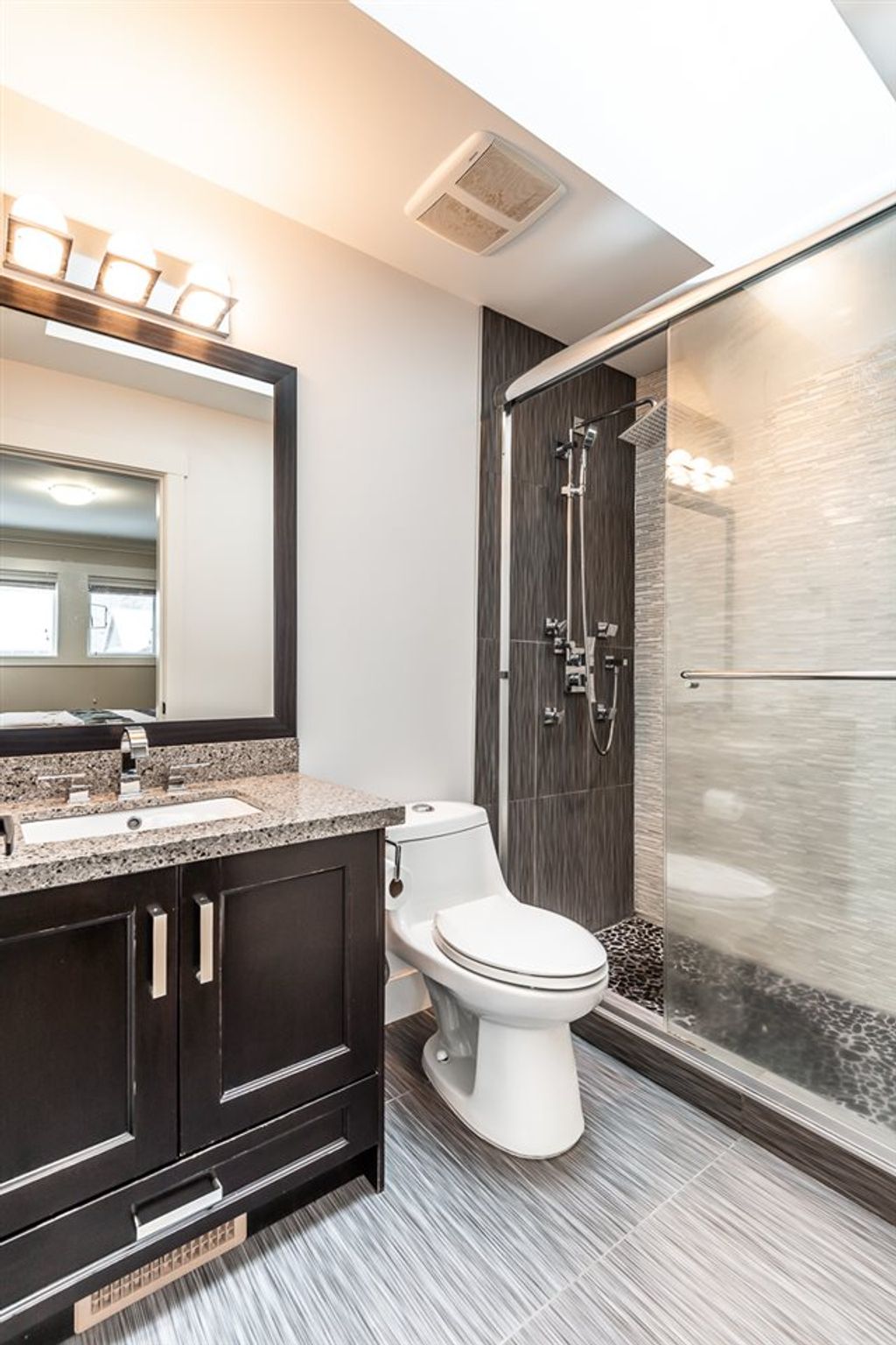 listing image 1101876007264205664