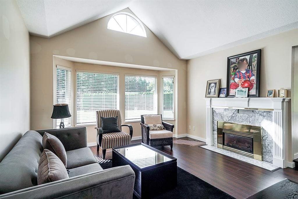 listing image 1107114317275956269