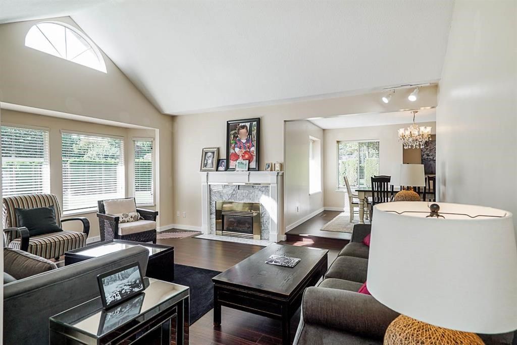 listing image 1102756355431195479