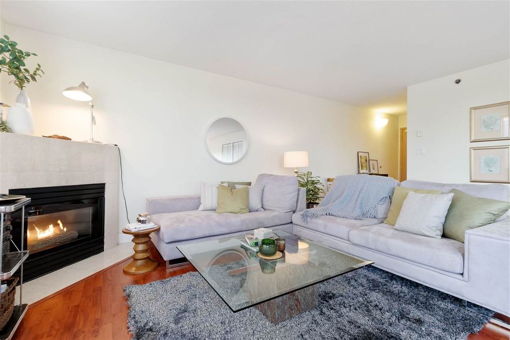 listing image 1106429228055987710