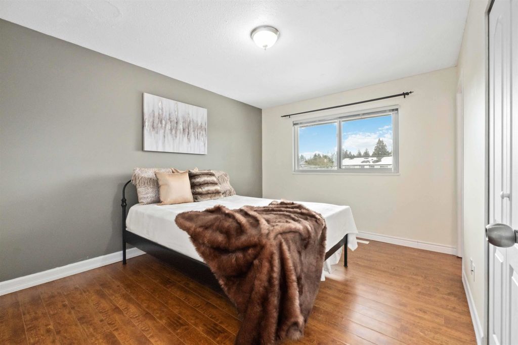 listing image 1104776067568333135