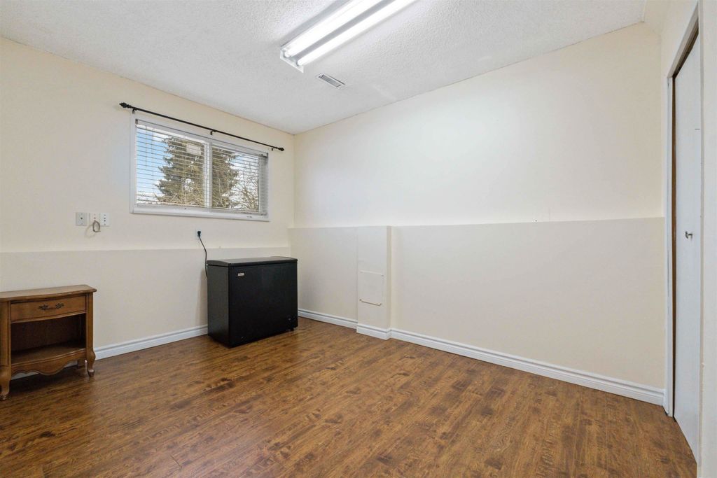 listing image 1102972577310254800