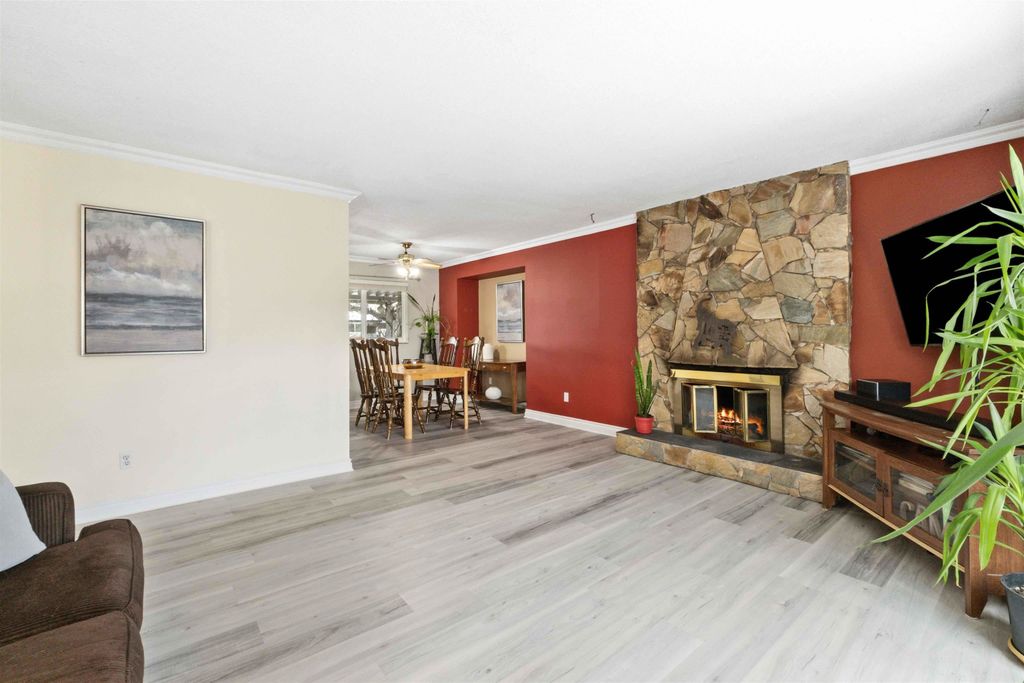listing image 1104853144805760580