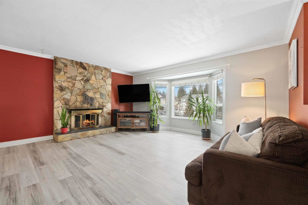 listing image 1108940186994605465