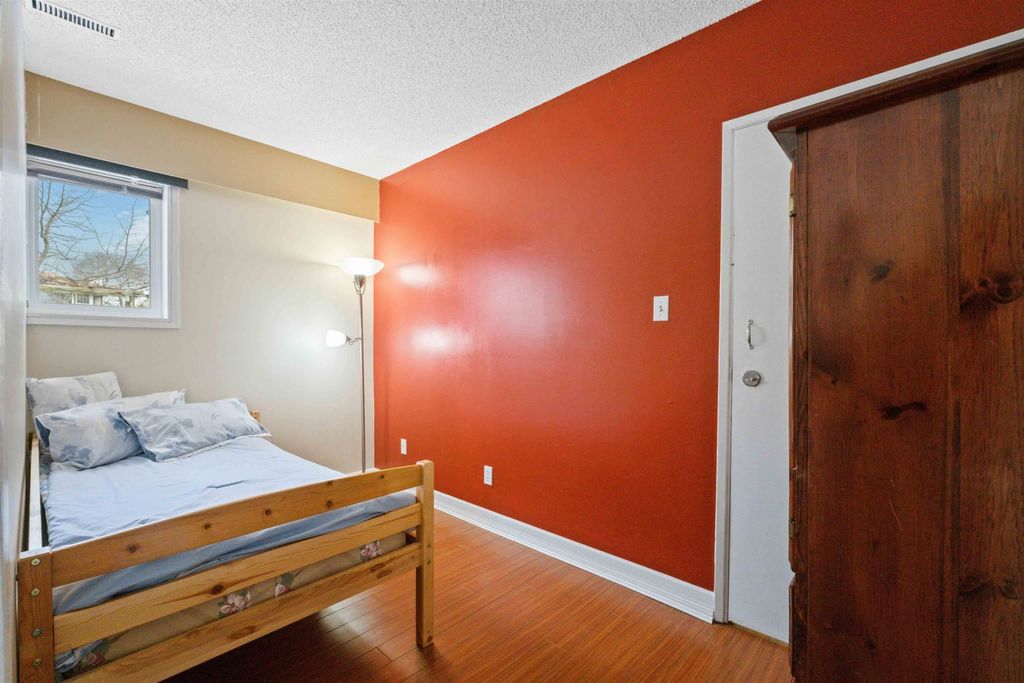 listing image 1103663598906417501