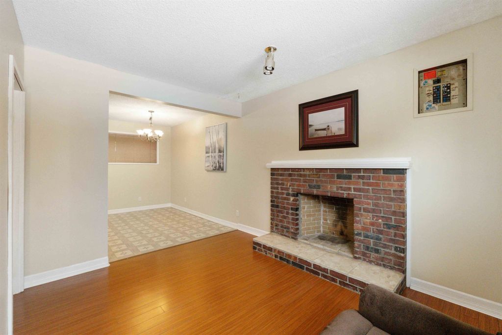 listing image 1105577023588180415
