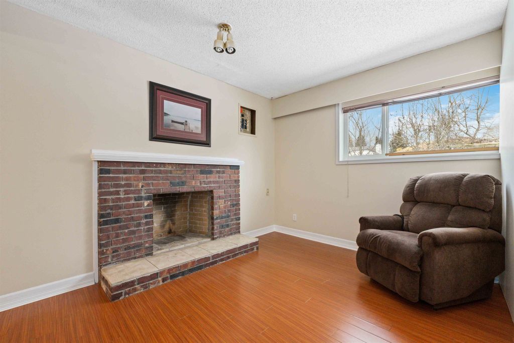 listing image 1109880027925520767