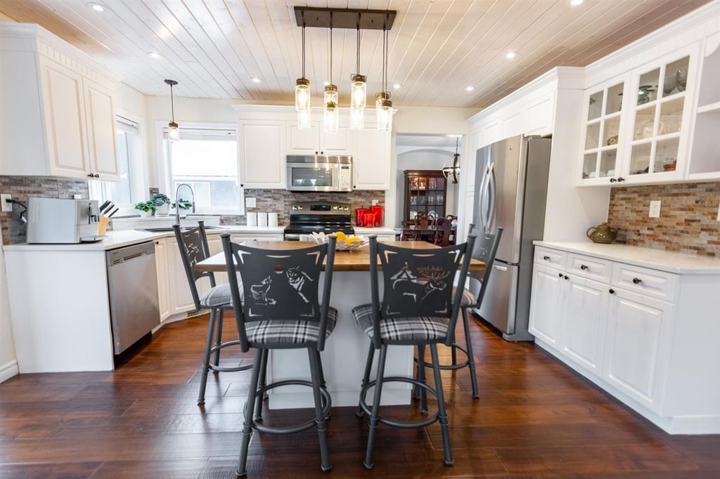listing image 1104359112804810066