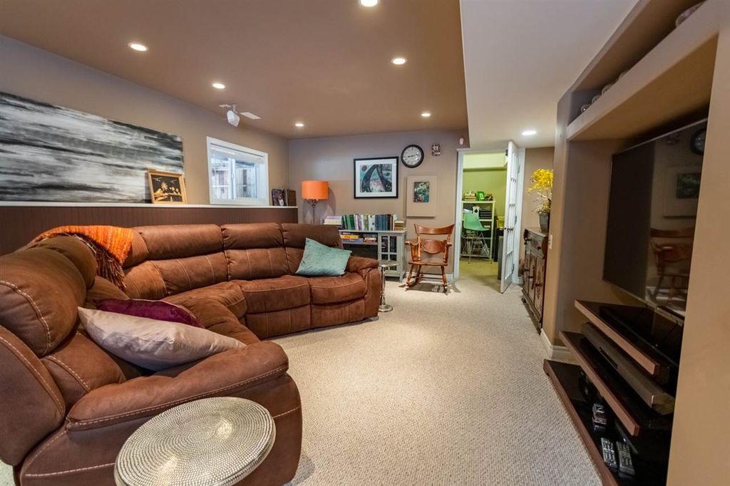 listing image 1102810405439104765