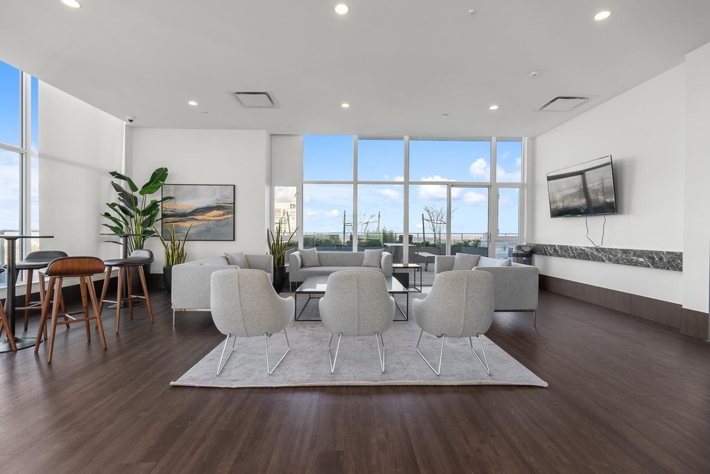 listing image 1106310190731067692