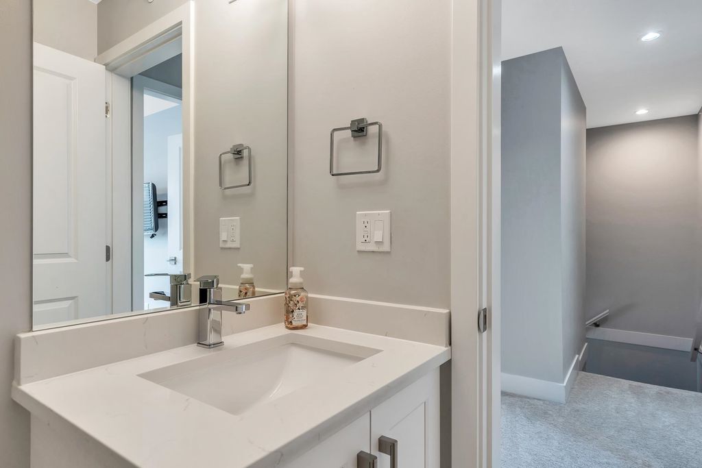 listing image 1109833305630054436