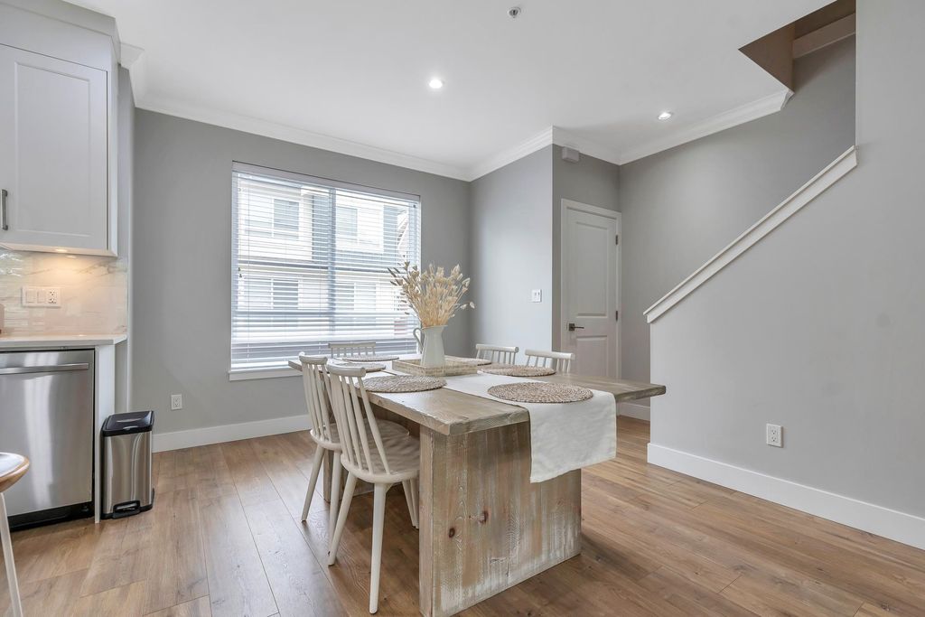 listing image 1102032837310569170