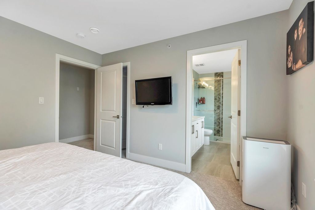 listing image 1109489994593860543