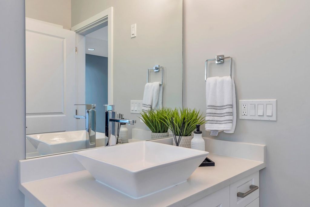 listing image 1100515074471825917