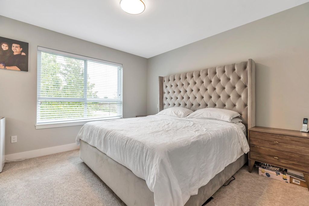 listing image 1101824623802622014