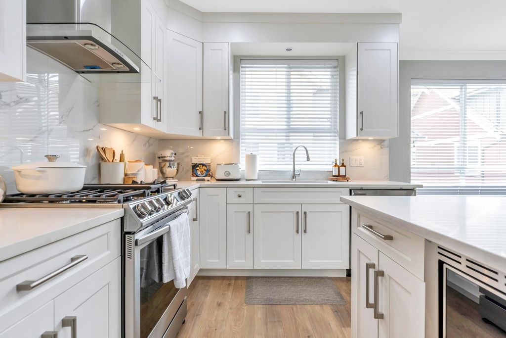 listing image 1101385265008320524