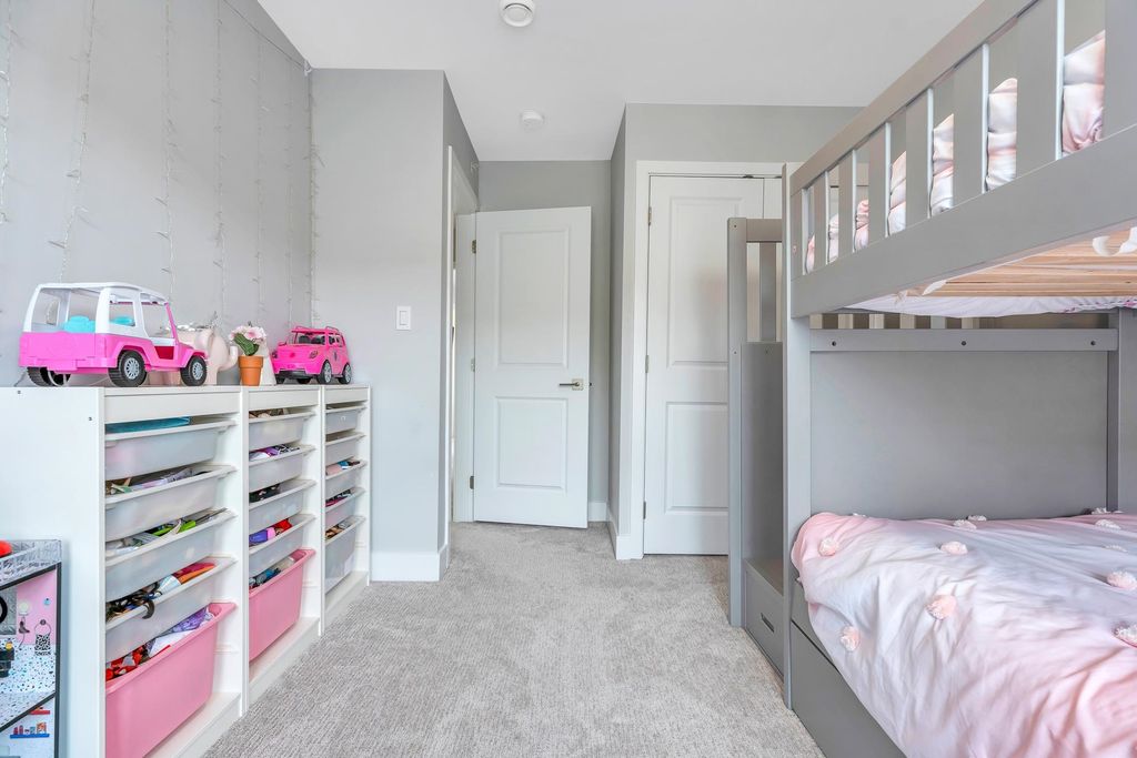 listing image 1108569127988751298