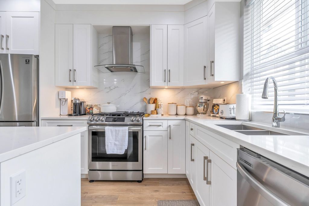 listing image 1104164071160400309