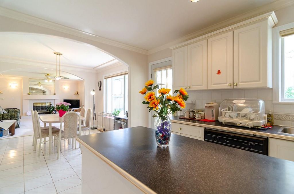 listing image 1108425748123325316