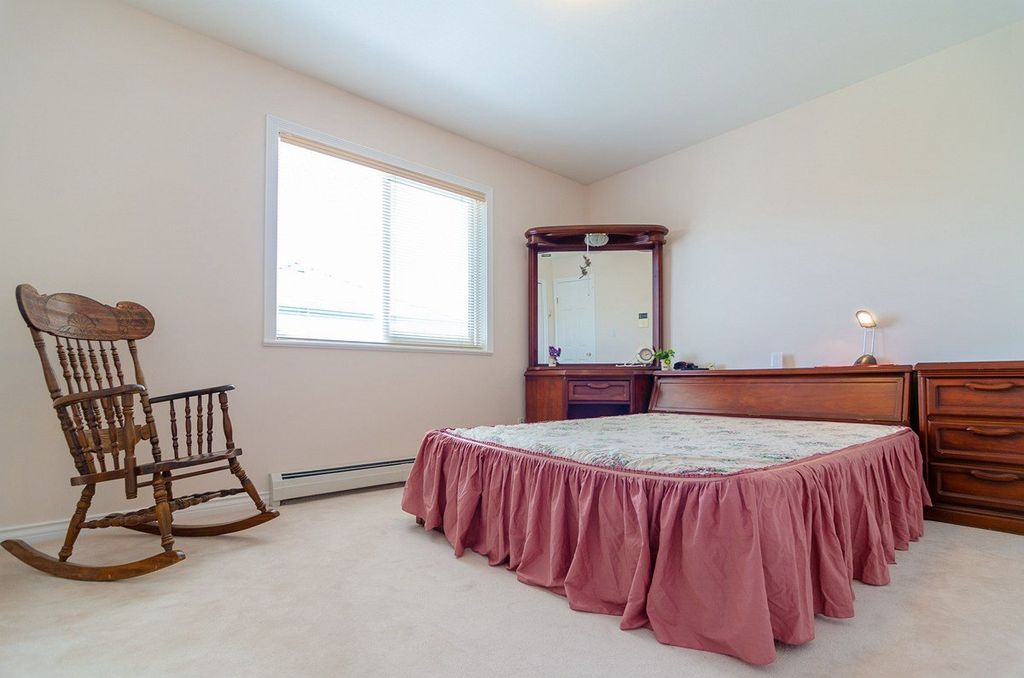 listing image 1104400867010272384