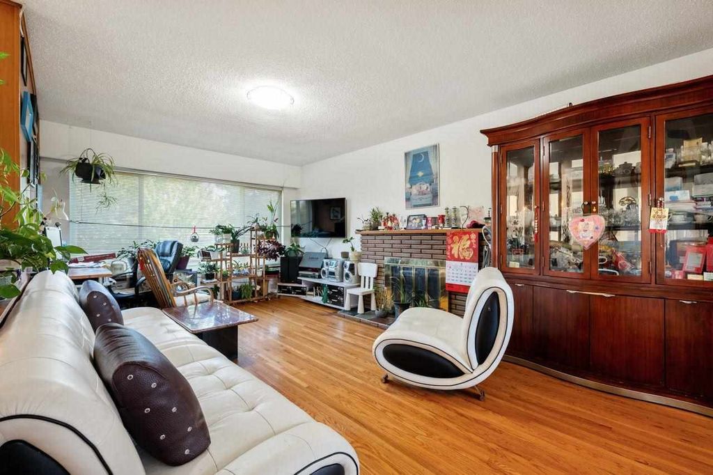 listing image 1106607086831947268