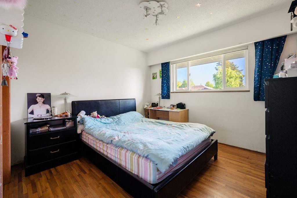 listing image 1101179683416192911