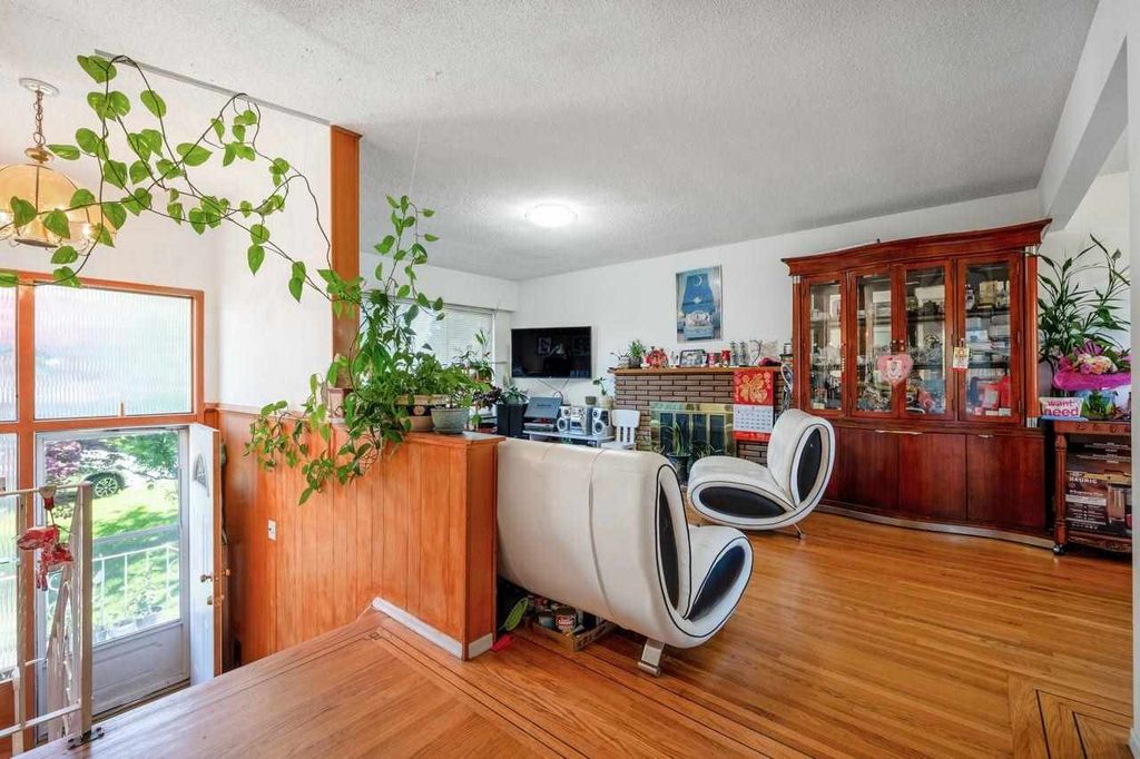 listing image 1106559550625237407