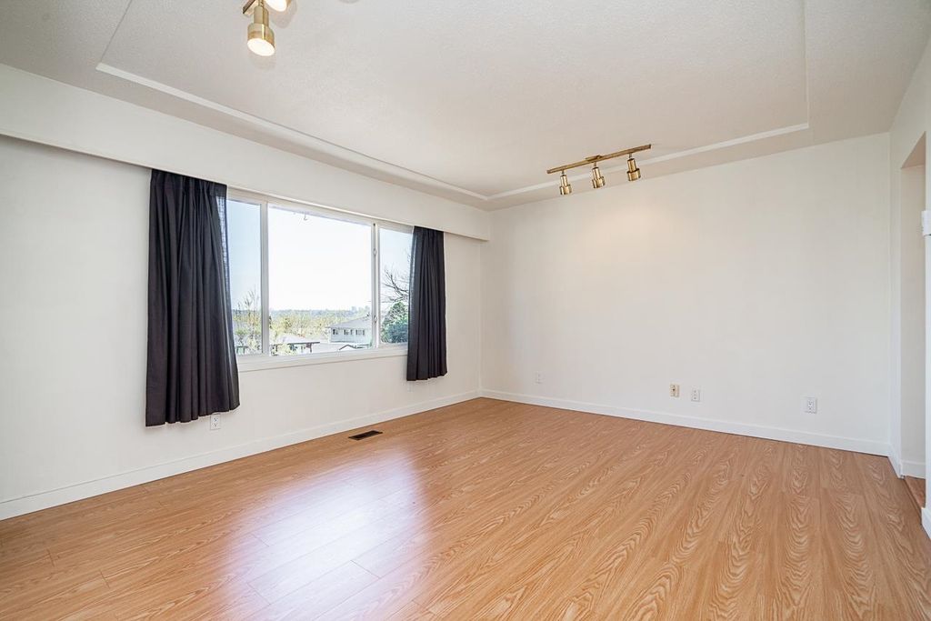 listing image 1105095284961799915