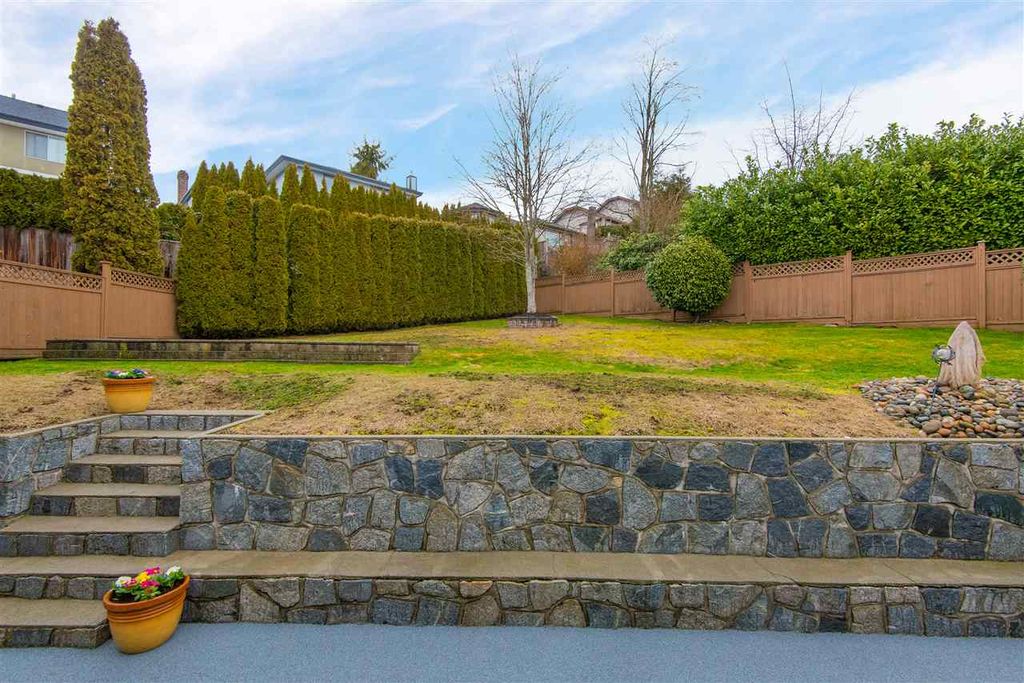 listing image 1105263807645477829