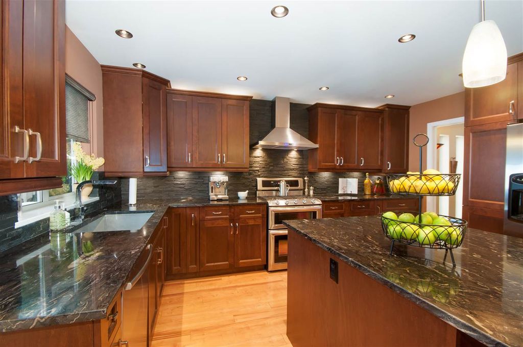 listing image 1108954078230309119