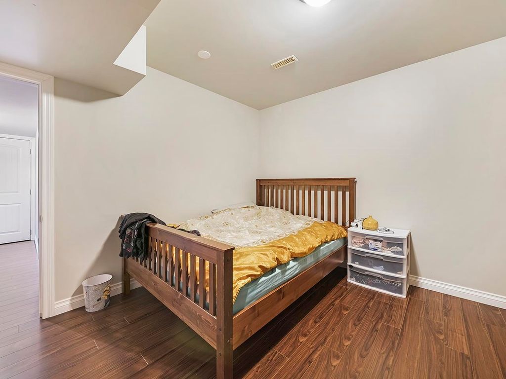 listing image 1100671126330073513