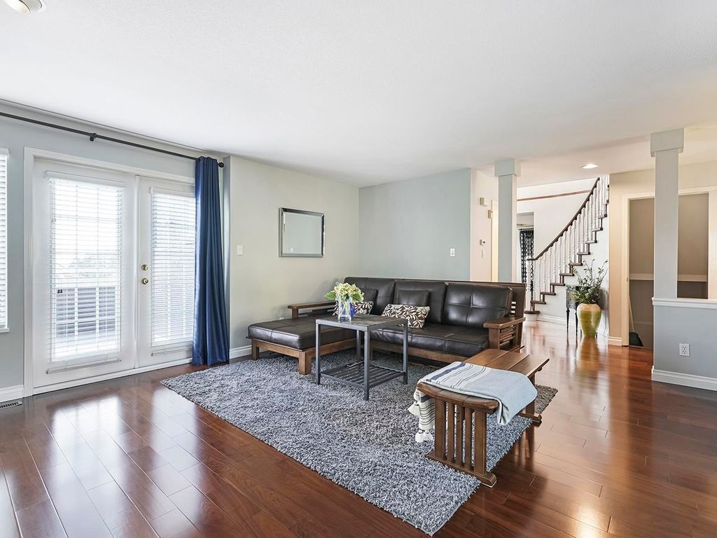 listing image 1104103008497172674