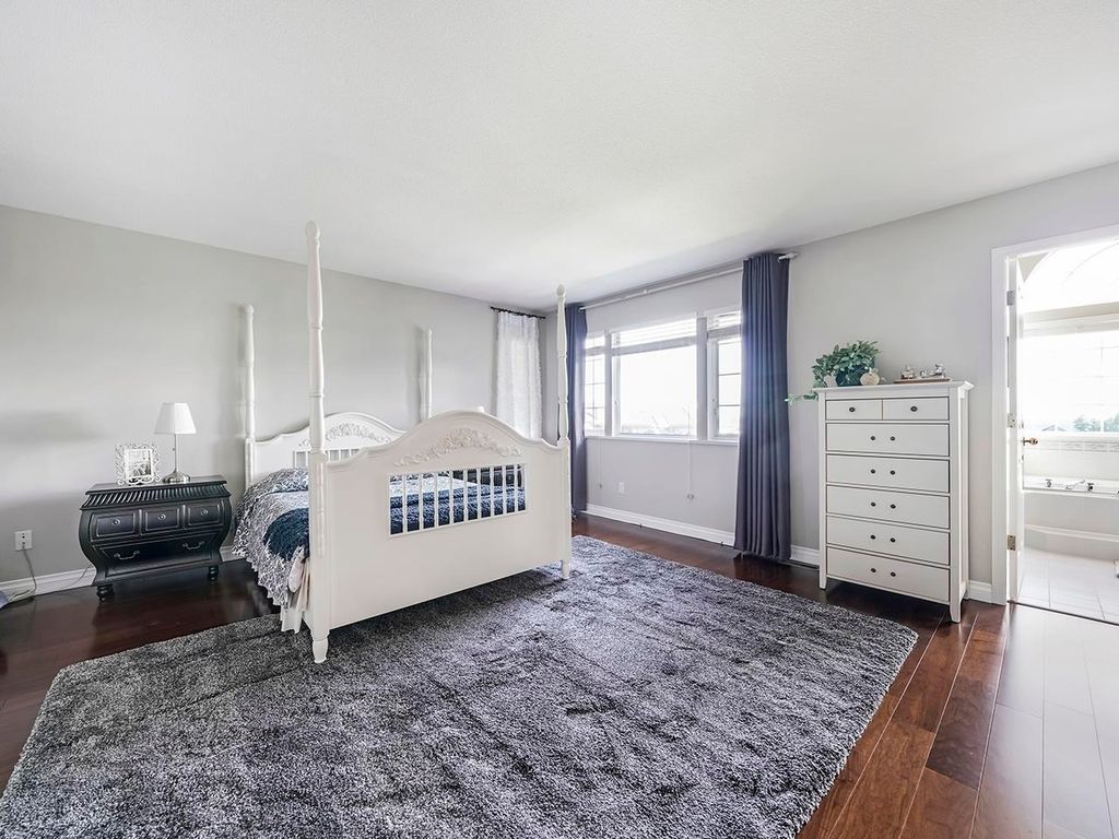 listing image 1101654299413889358