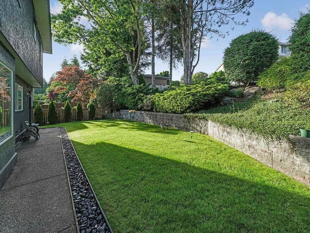 listing image 1105488185333501186