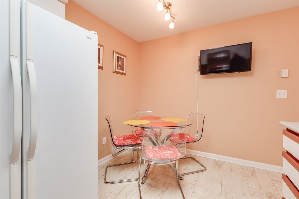 listing image 1102284375252831364