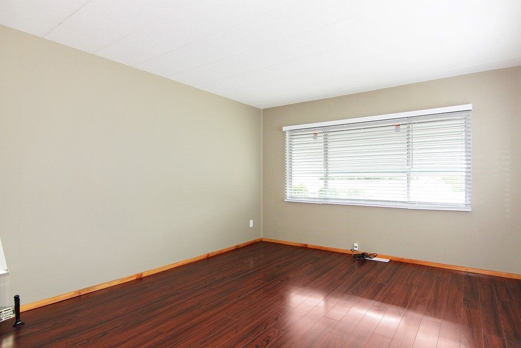 listing image 1109694277656980147