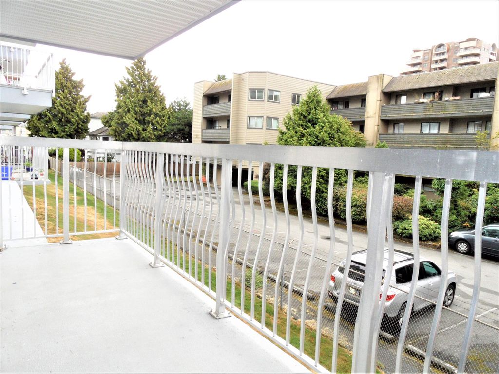 listing image 1104749159431851404