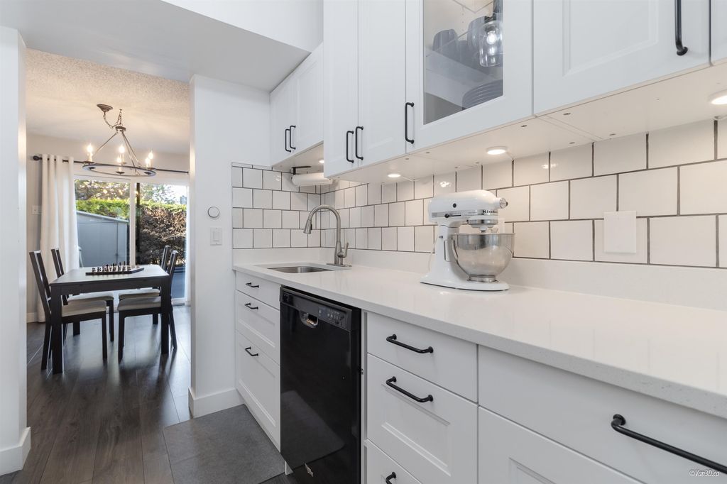 listing image 1103359834358823762