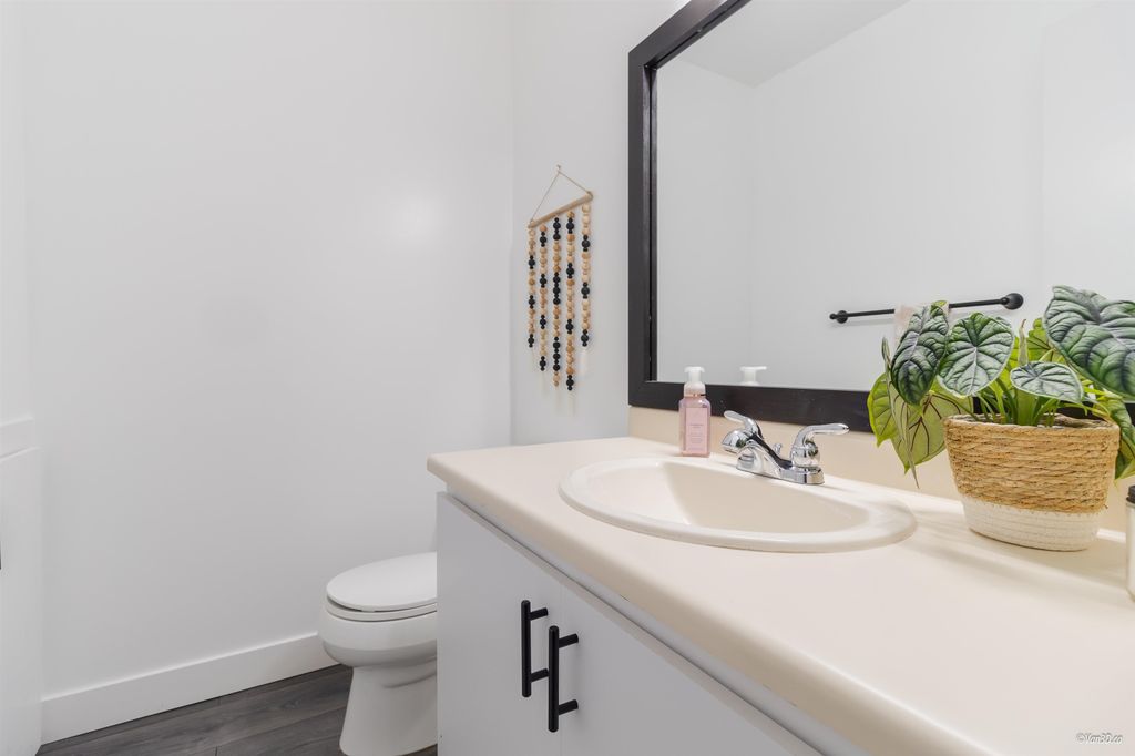 listing image 1105997147693691341