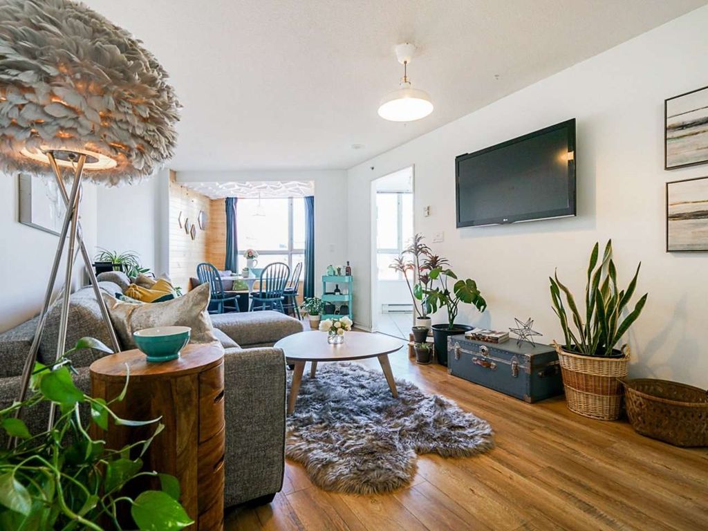 listing image 1106159256246310538