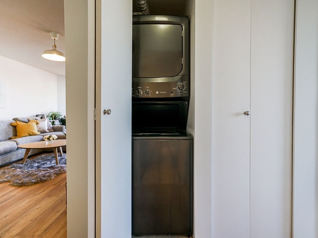 listing image 1105775083980456743