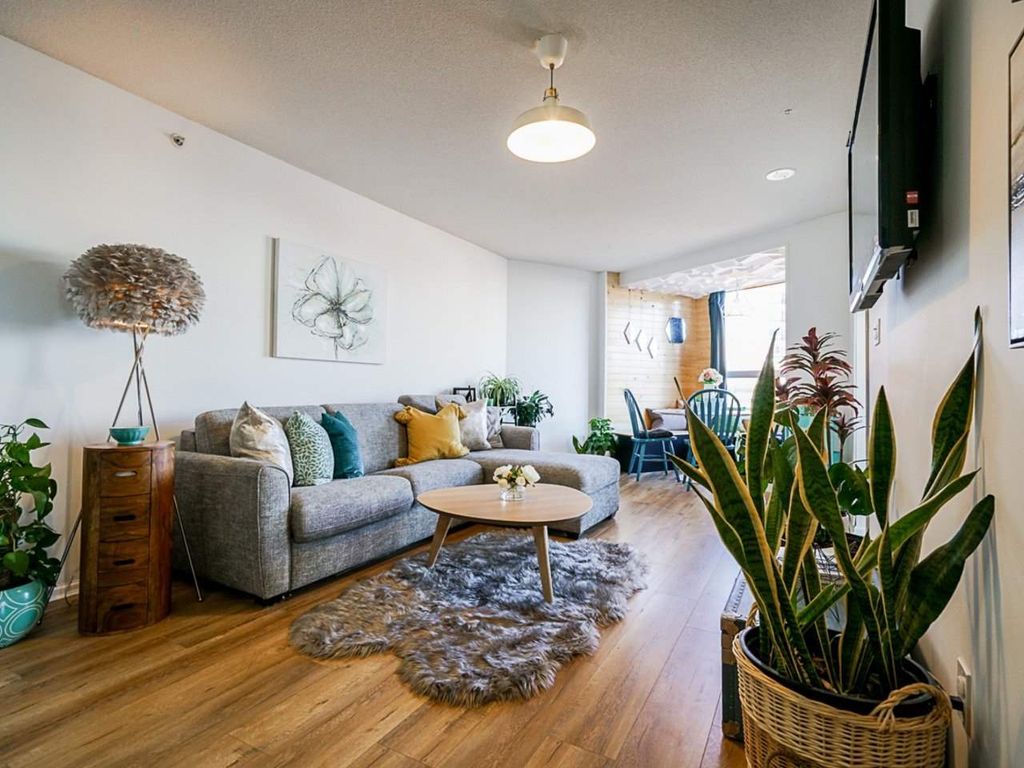 listing image 1102288583185155761
