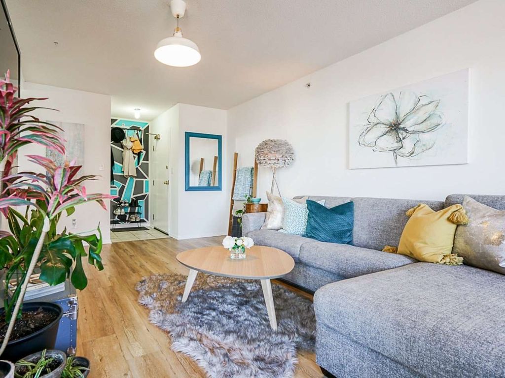 listing image 1103073639074582052