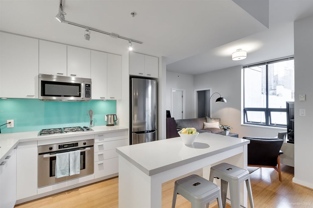 listing image 1106647739923125375