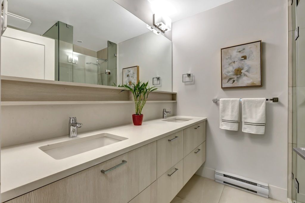 listing image 1101702227653395776