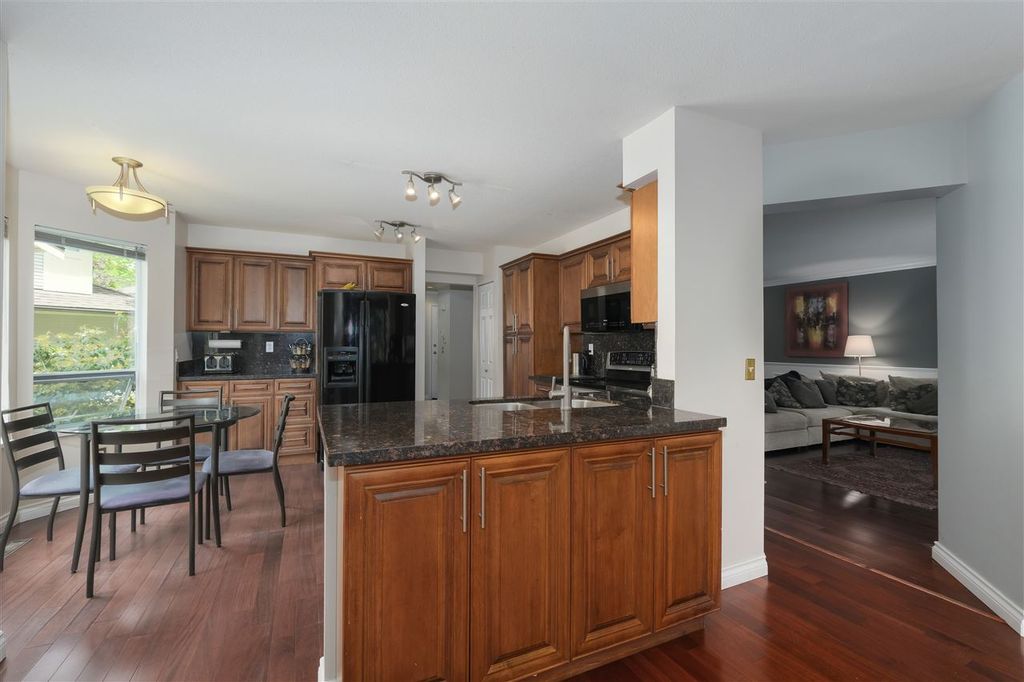 listing image 1104806953893391363