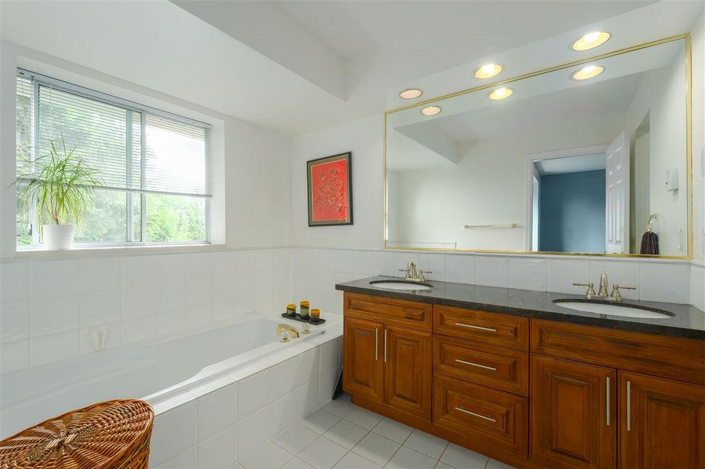 listing image 1105044116737962578