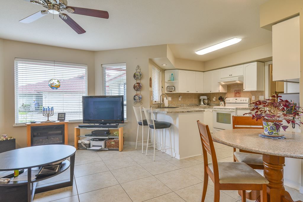 listing image 1108396694436854531