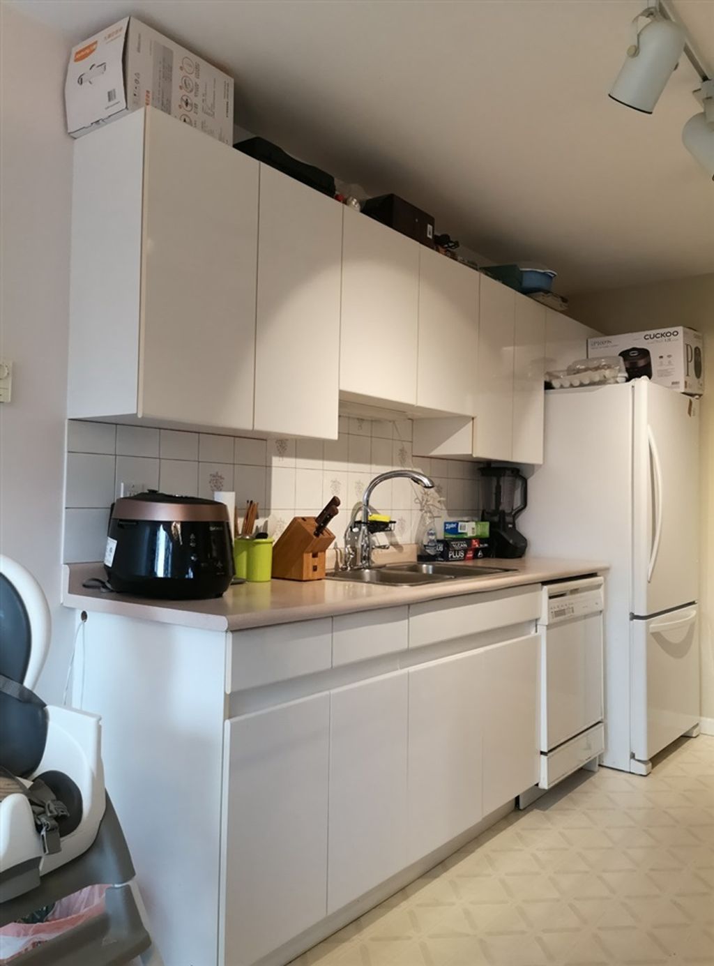 listing image 1106814006811349633