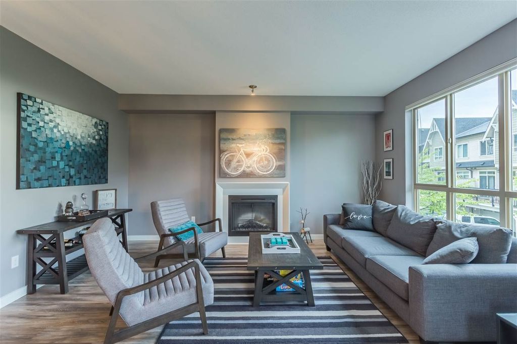 listing image 1104197386749475894